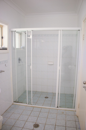 Bathroom 5, Golf Club Motor Inn Wingham, Greater Taree