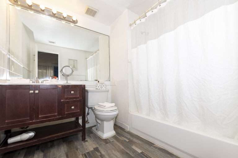 Bathroom 4, OCEAN DRIVE APARTMENTS, Miami-Dade