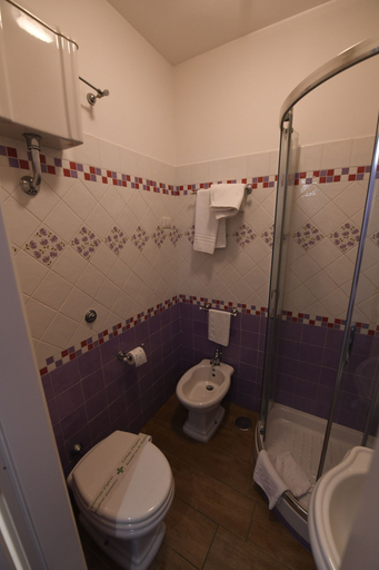 Bathroom 5, Buonanotte Roma 2, Rome