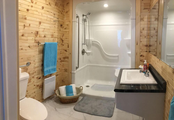 Bathroom, Raleigh Rooms, Division No. 9