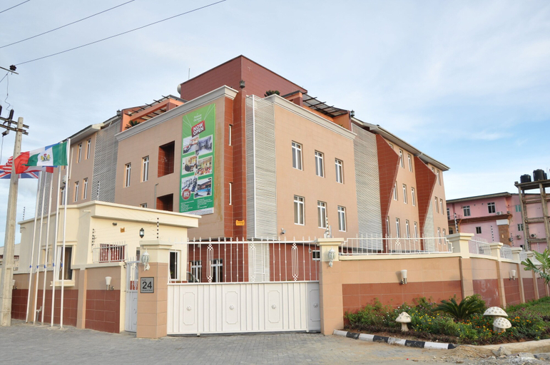 Exterior & Views