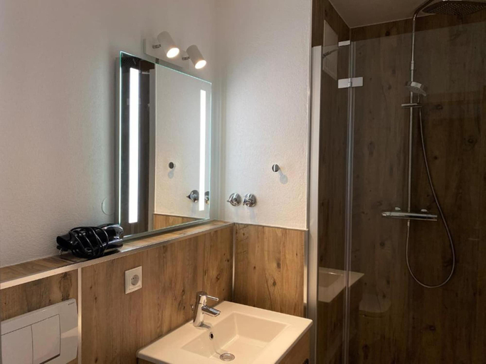 Bathroom 5, Safranberg Hotel & Sauna, Ulm