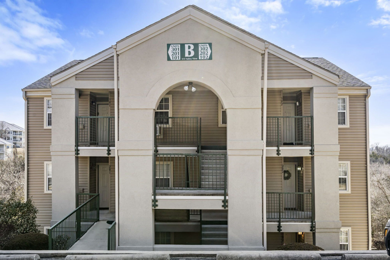 Exterior & Views 2, Suite Outlook, Taney