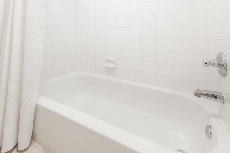 Bathroom 4, Ramada by Wyndham Sherwood Park, Division No. 11