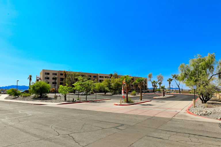 Exterior & Views 2, Island Inn, Mohave