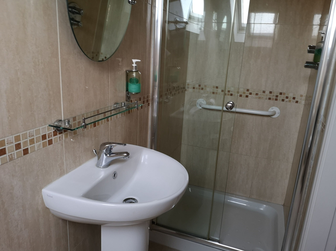 Bathroom 2, Glen Gat House