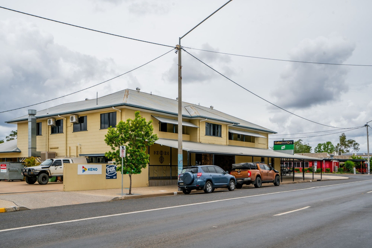 Others 5, Capella Hotel Motel, Peak Downs