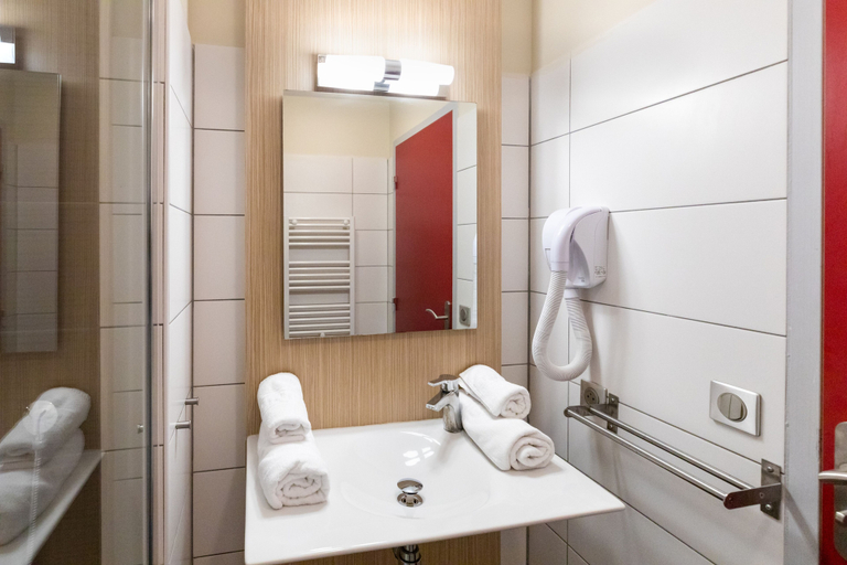 Bathroom 4, SOWELL RÉSIDENCES Les Perles du Golfe de Saint-Tropez, Var
