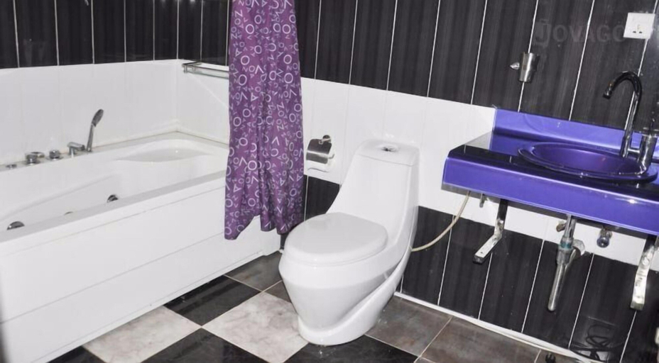 Bathroom, MACYVIEW HOTEL, OWERRI, Owerri West