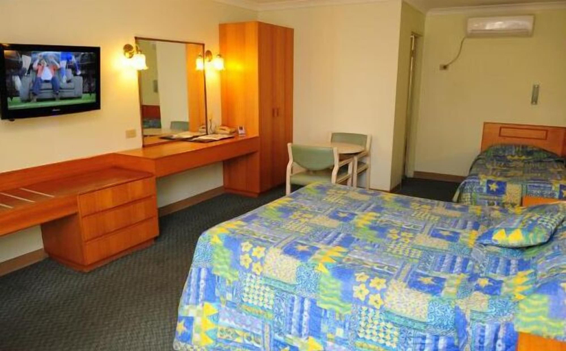 Bedroom 3, Mildura Plaza Motor Inn, Mildura - Pt A