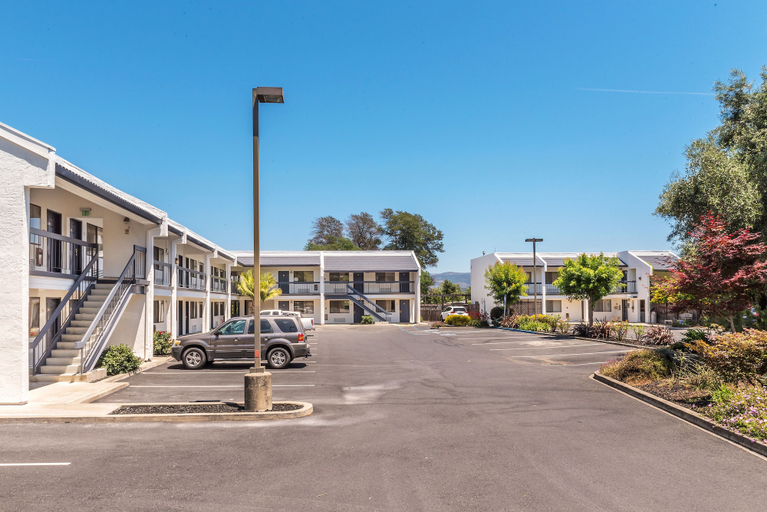 Exterior & Views 2, GoodSpring Motel, Napa
