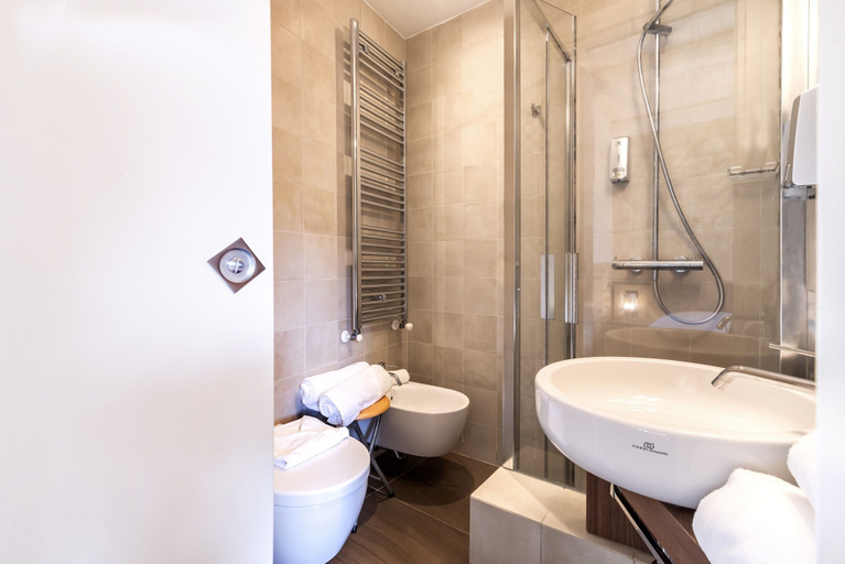 Bathroom 4, San Giorgio Palace Hotel, Ragusa