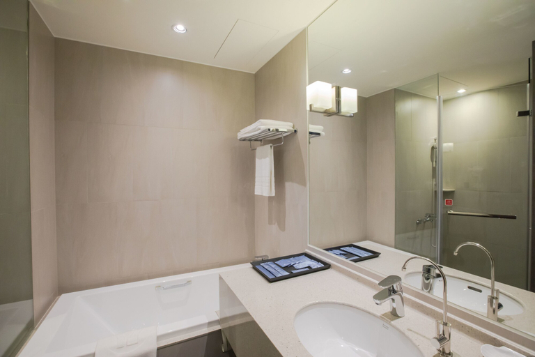 Bathroom 5, Jin Shi Hu Hotel, Kaohsiung