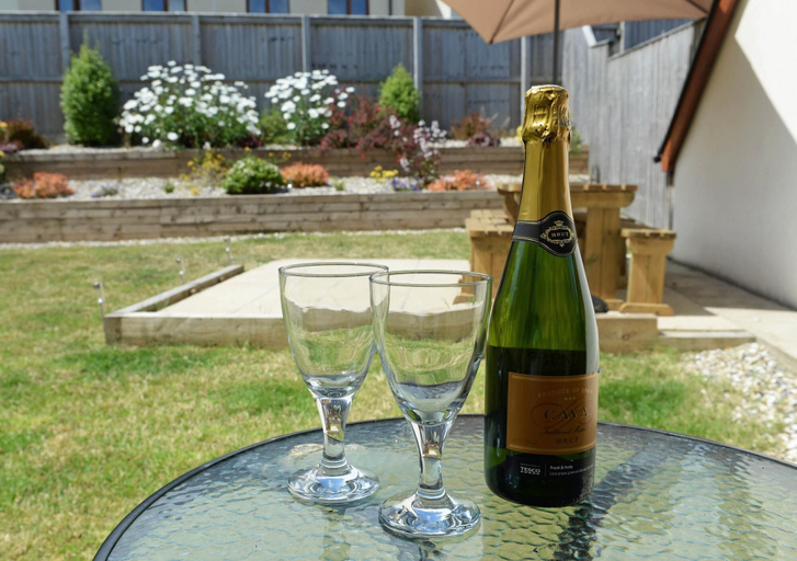 Food & Drinks 4, Coppins Park - Dog Friendly Peaceful Location, Pembrokeshire