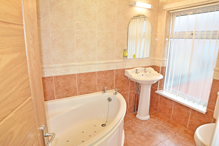 Bathroom 3, Dovedale Hotel, Lincolnshire
