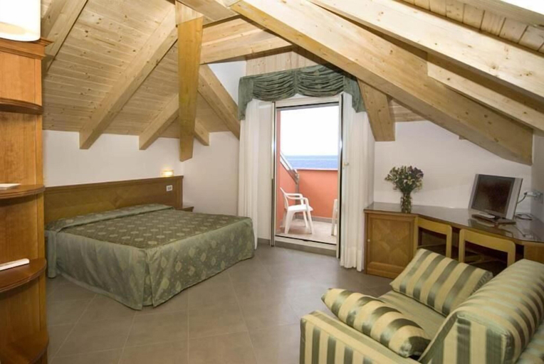 Bedroom 3, Hotel Ristorante Lido, La Spezia