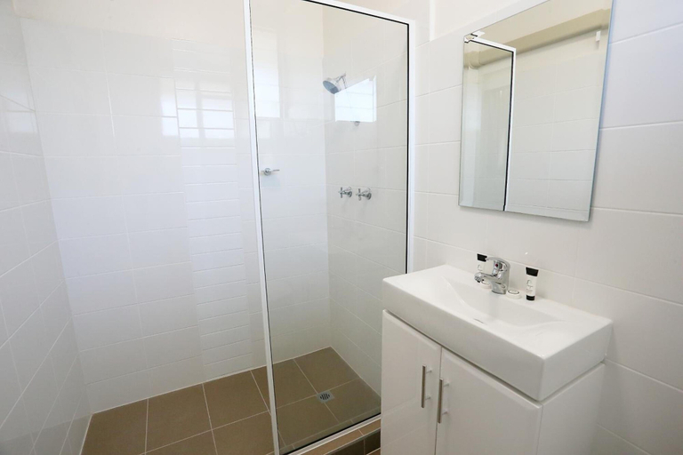 Bathroom 3, Townsville City Motel, Rosslea