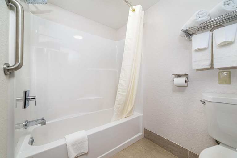 Bathroom 4, Bear Creek Inn, Sevier