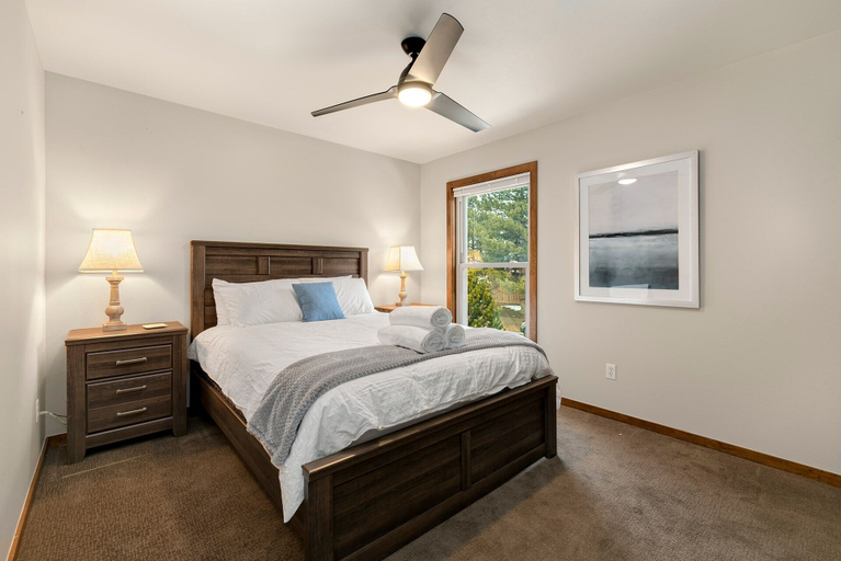 Bedroom 3, Peaceful Retro Retreat W/ Stunning Lake Views!, Larimer