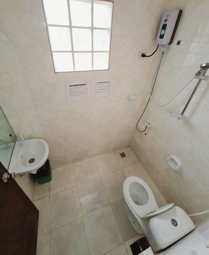 Bathroom 4, La-Familia Guest House, Siquijor