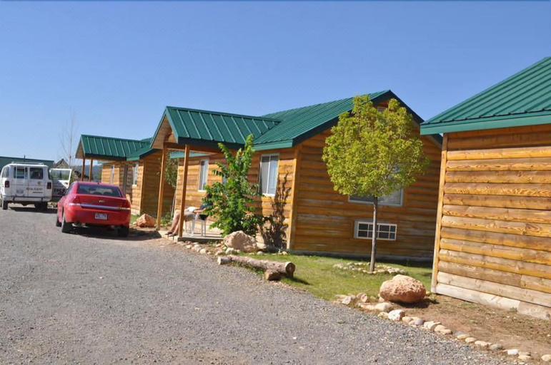 Exterior & Views 2, Bryce Canyon Resort, Garfield