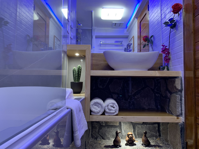 Bathroom 2, CLOCKWORKORANGE Luxury Suites, Lapu-Lapu City