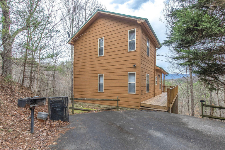 Exterior & Views, The Happy Daze, Sevier