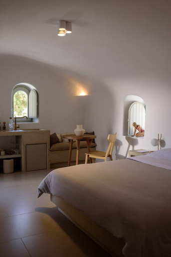 Bedroom 5, Oia Treasures Art Suites, South Aegean