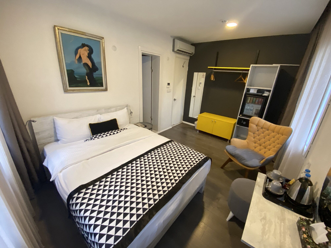 Bedroom 4, Piano Hotel, Konak