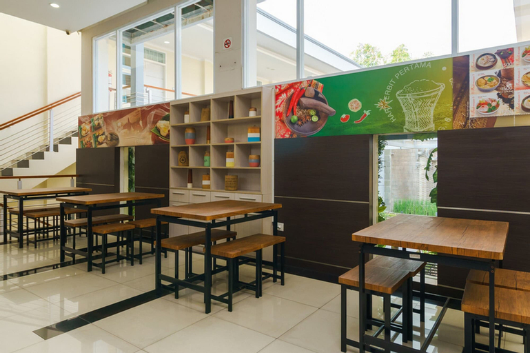 Food & Drinks 5, RedDoorz Plus @ Point Phila Cihampelas, Bandung