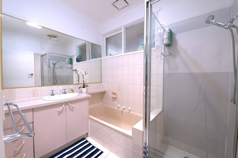 Bathroom, Family Home in Prime Location, Knox - North-East