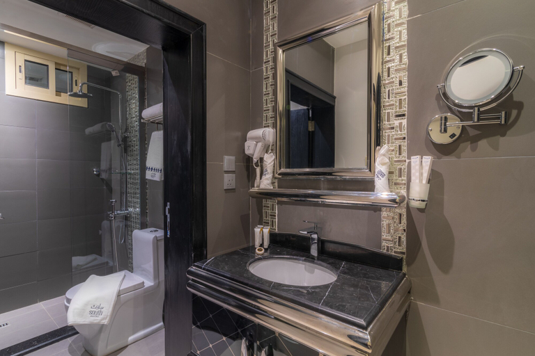 Bathroom 4, South Hotel Suites