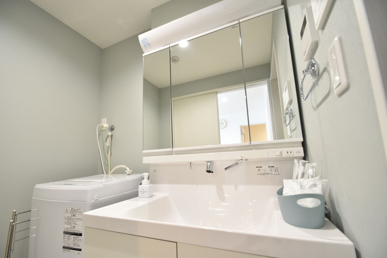 Bathroom 3, Ecot Kugai 1, Miyakojima
