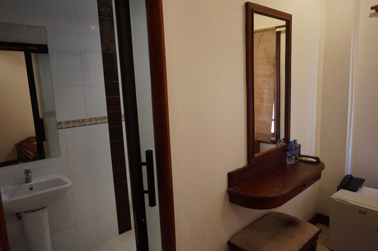 Bathroom 3, Lao Silk Hotel, Vientiane