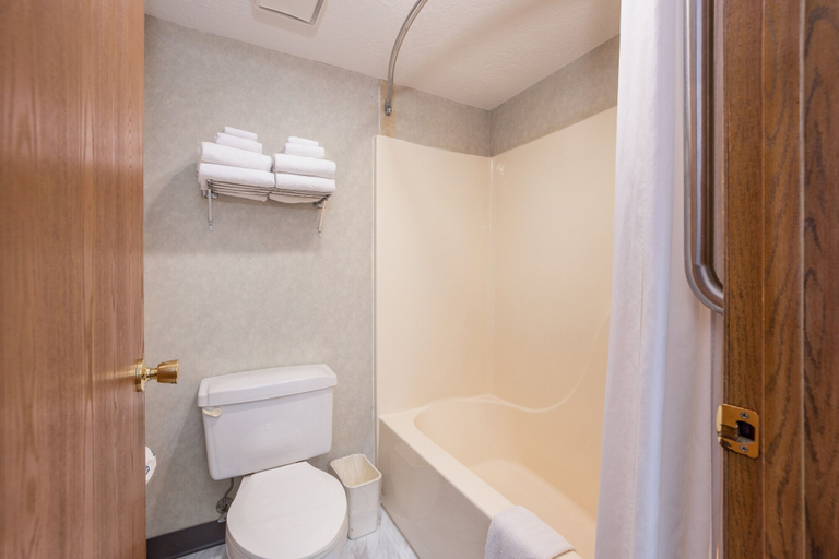 Bathroom 4, Buffalo Lodge, Dallas