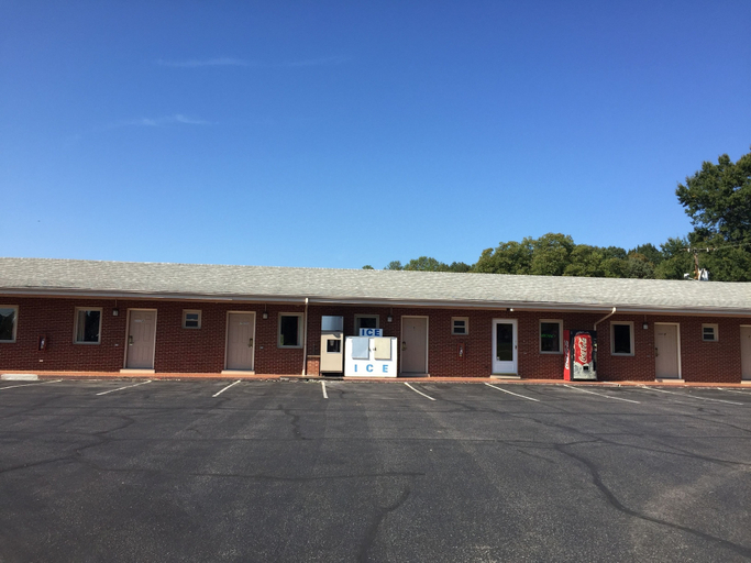 Exterior & Views 2, Gretna Motel, Pittsylvania