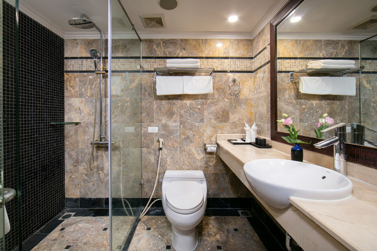 Bathroom 4, Scent Premium Hotel, Hoàn Kiếm
