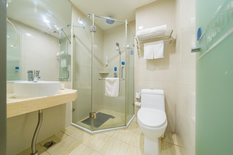 Bathroom 4, Hanting Hotel Shanghai East China Normal University, Shanghai