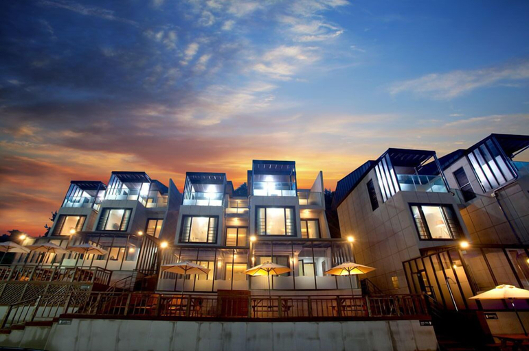 Exterior & Views 2, The Marine Pool Villa, Pohang
