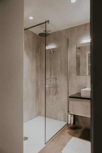 Bathroom 3, Hotel New Regina, West-Vlaanderen