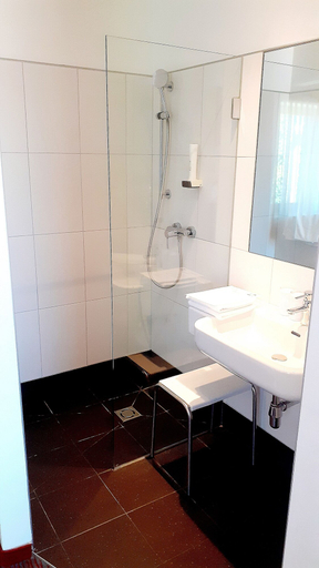 Bathroom 4, Hotel Fabrik, Wien