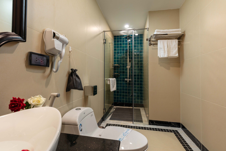 Bathroom 5, Babylon Premium Hotel & Spa, Hoàn Kiếm