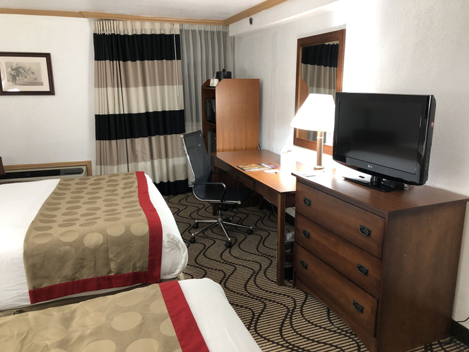 Bedroom 3, Ramada by Wyndham Birmingham Airport, Jefferson