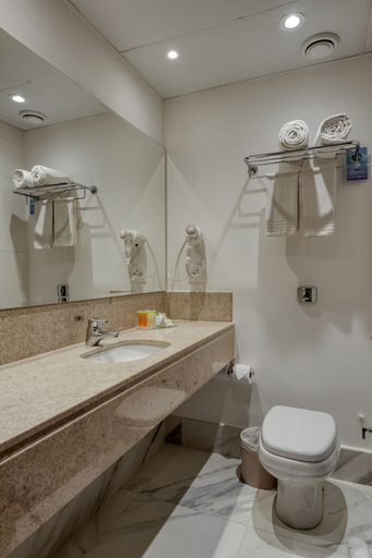 Bathroom 5, Comfort Suites Vitoria, Vitoria