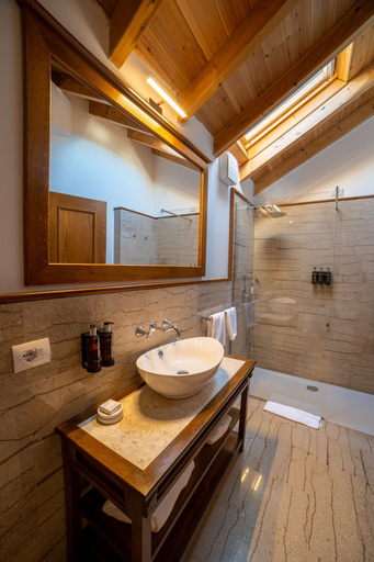 Bathroom 4, Villa Permet, Përmetit