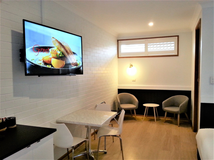 Others 4, Kurri Motor Inn, Cessnock