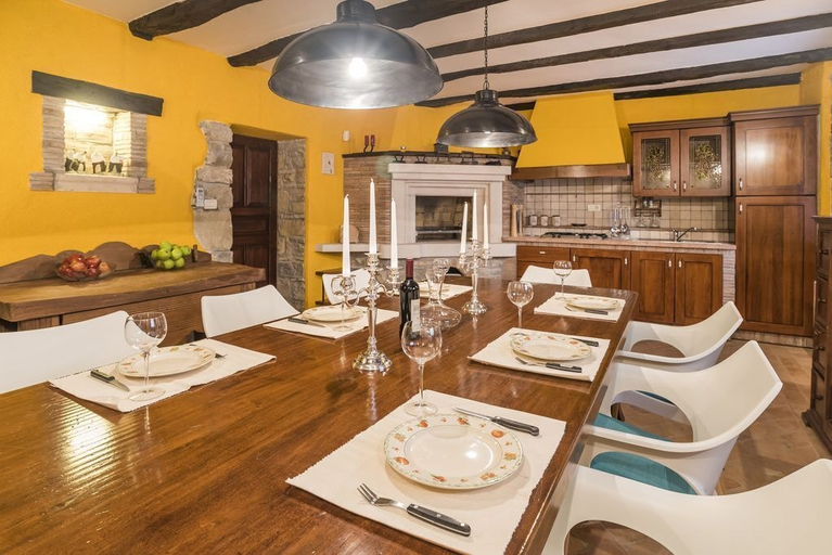 Food & Drinks, Top luxury experience with villa Monte, Buje