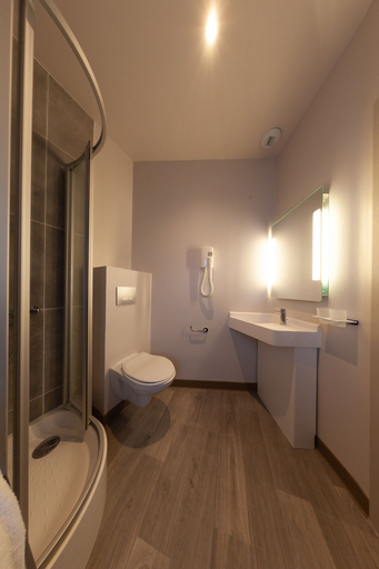 Bathroom 5, HNG Hotel Nancy Gare, Meurthe-et-Moselle