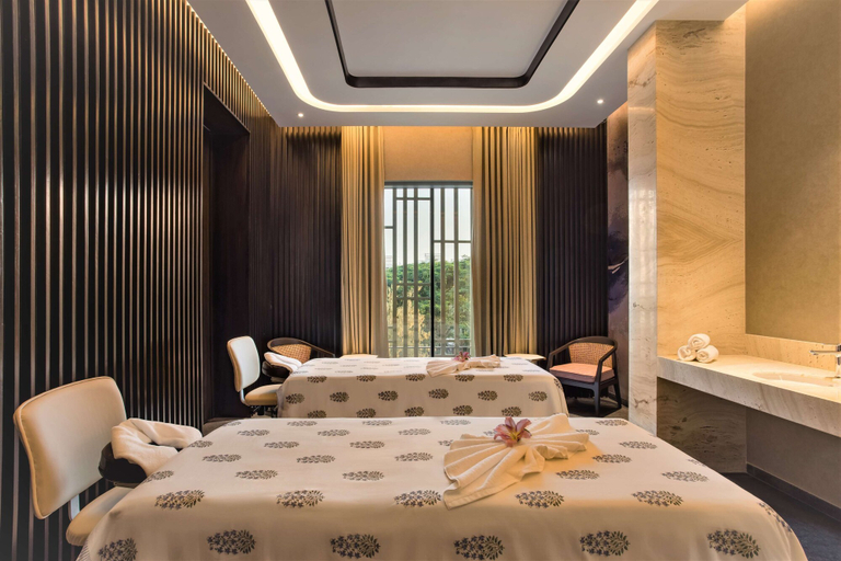 Bedroom 4, Radisson Blu Hotel & Spa, Nashik, Nashik