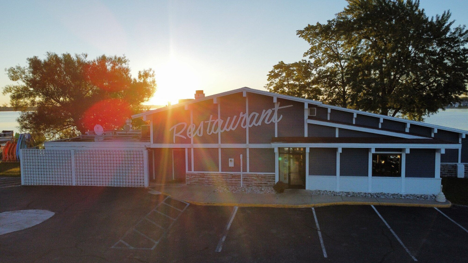 Exterior & Views 2, Lake Cadillac Resort, Wexford